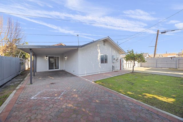 306 E Tulare Road, Lindsay, CA 93247