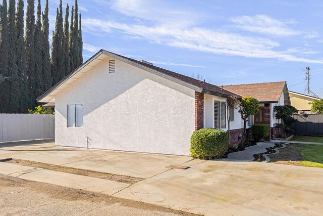 306 E Tulare Road, Lindsay, CA 93247