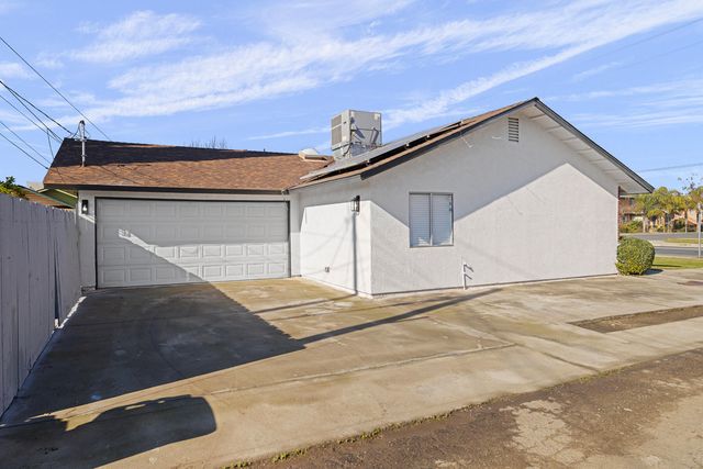 306 E Tulare Road, Lindsay, CA 93247