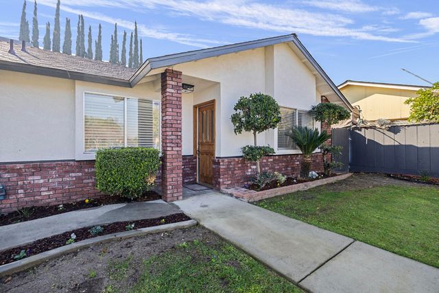 306 E Tulare Road, Lindsay, CA 93247