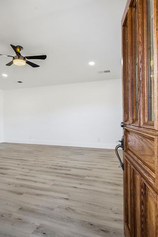 306 E Tulare Road, Lindsay, CA 93247