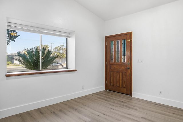 306 E Tulare Road, Lindsay, CA 93247