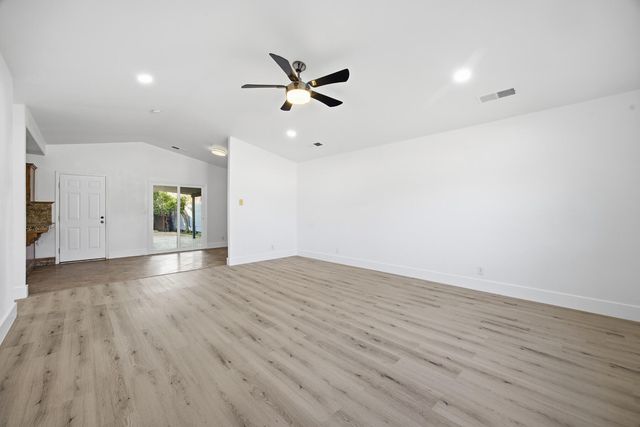 306 E Tulare Road, Lindsay, CA 93247