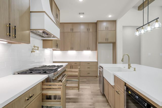 213 Woodside Lane, Montgomery, TX 77356