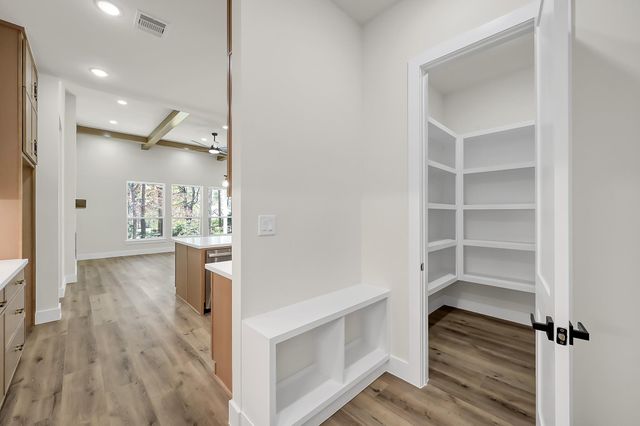 213 Woodside Lane, Montgomery, TX 77356