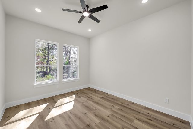 213 Woodside Lane, Montgomery, TX 77356