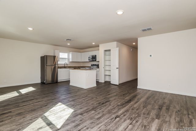 1622 Saenz, San Antonio, TX 78214