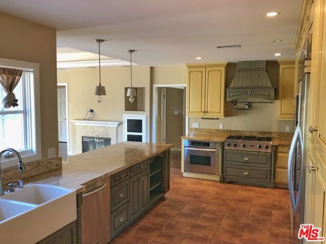 1441 Allenford Avenue, Los Angeles, CA 90049