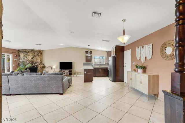 4596 Eureka Street, Las Vegas, NV 89103