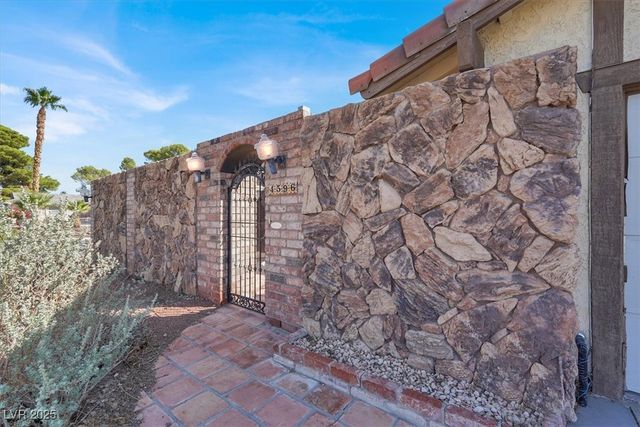 4596 Eureka Street, Las Vegas, NV 89103