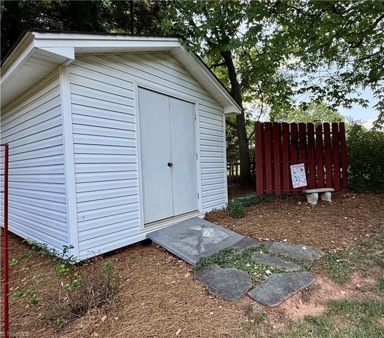 111 Ridgewood Drive, Lexington, NC 27292