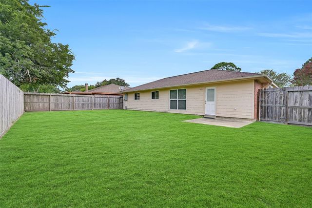 2414 Heather Ridge Court, Webster, TX 77598