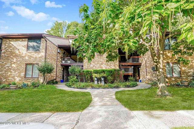 148 Amberly Drive J, Manalapan, NJ 07726