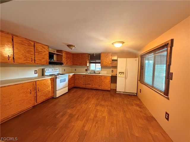 8086 Marx DR, North Fort Myers, FL 33917