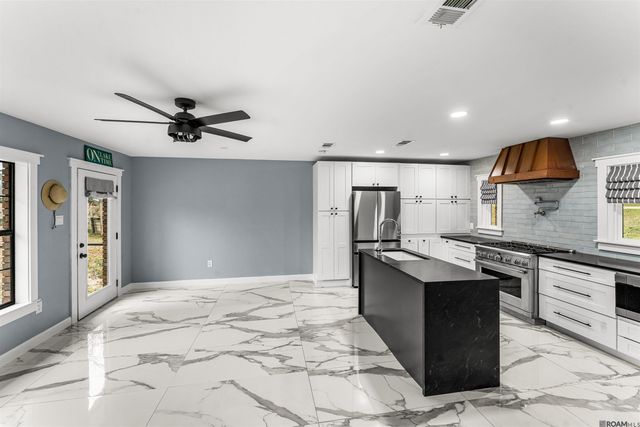 7962 Hebert Dr, Ethel, LA 70730