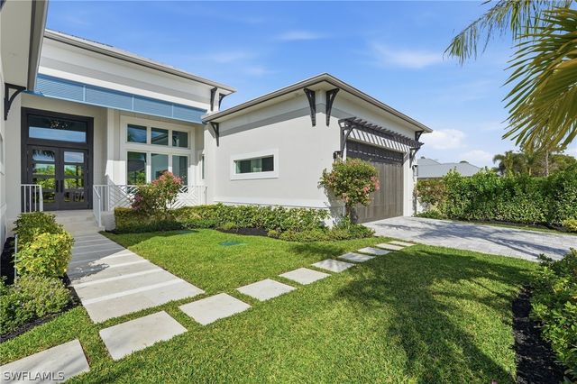 1159 Cypress Woods DR, Naples, FL 34103