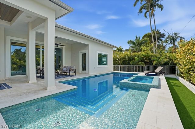 1159 Cypress Woods DR, Naples, FL 34103