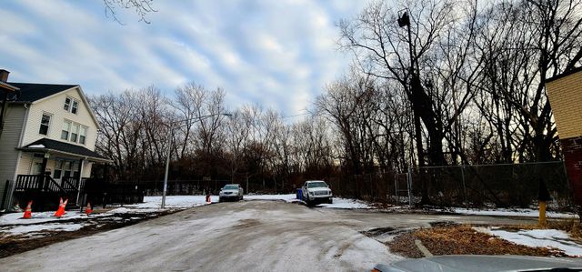 8507 S Brandon Avenue, Chicago, IL 60617