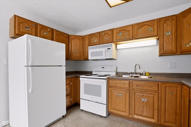 829 Sawmill, Whiteland, IN 46184