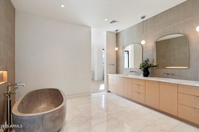 6840 E AVENIDA EL ALBA Avenue, Paradise Valley, AZ 85253