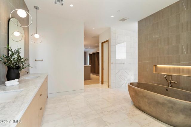 6840 E AVENIDA EL ALBA Avenue, Paradise Valley, AZ 85253