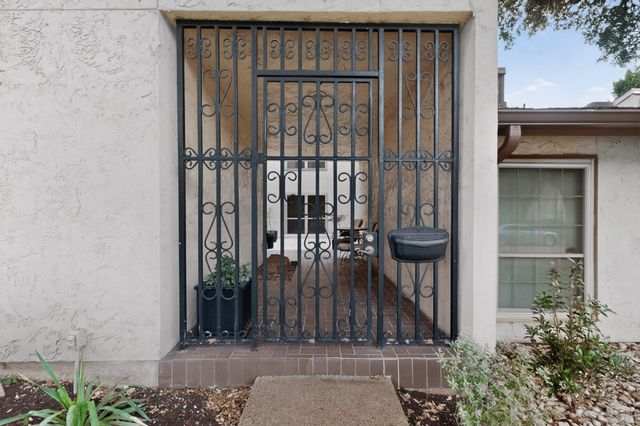 9707 Smokefeather Lane, Dallas, TX 75243