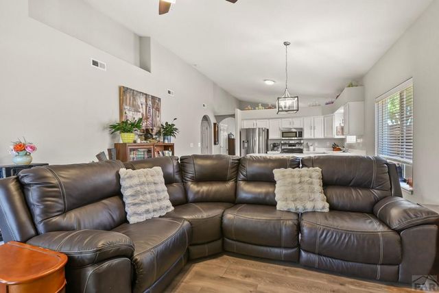 932 Pinecrest Dr, Pueblo, CO 81005