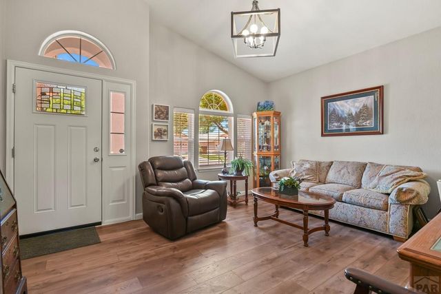 932 Pinecrest Dr, Pueblo, CO 81005