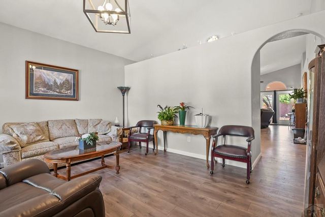 932 Pinecrest Dr, Pueblo, CO 81005