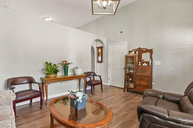 932 Pinecrest Dr, Pueblo, CO 81005