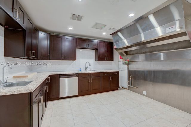 359 10th St, Lake Park, FL 33403