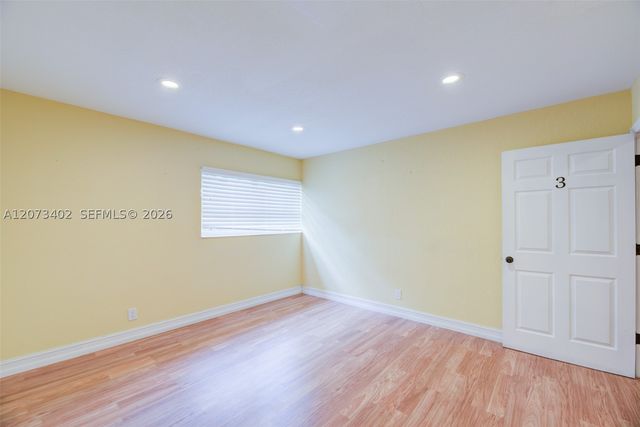 359 10th St, Lake Park, FL 33403