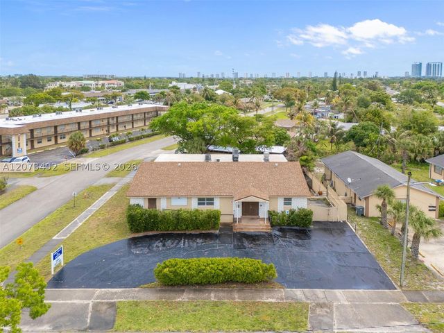 359 10th St, Lake Park, FL 33403