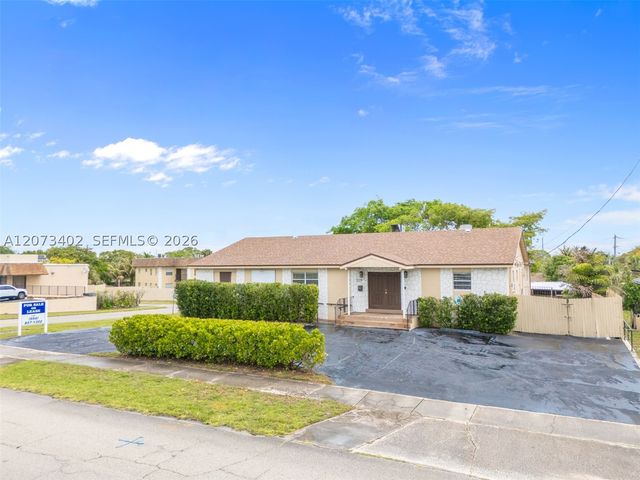 359 10th St, Lake Park, FL 33403