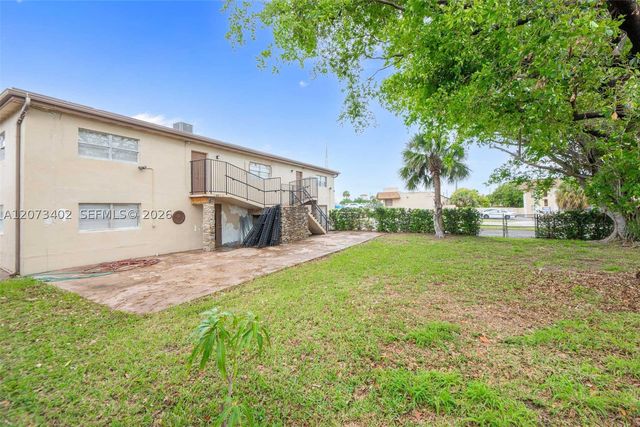 359 10th St, Lake Park, FL 33403