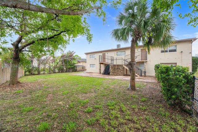 359 10th St, Lake Park, FL 33403
