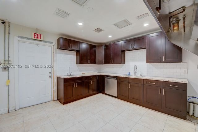 359 10th St, Lake Park, FL 33403