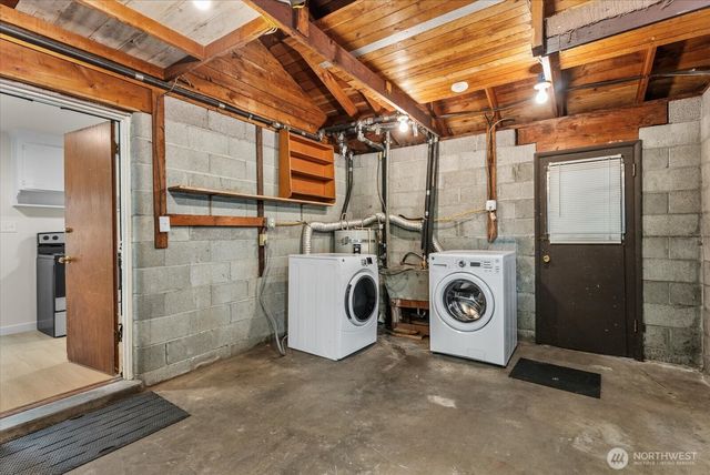 13525 Wallingford Avenue N, Seattle, WA 98133