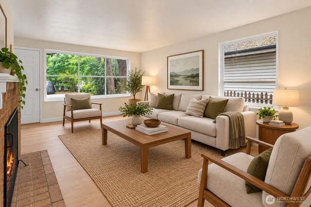 13525 Wallingford Avenue N, Seattle, WA 98133