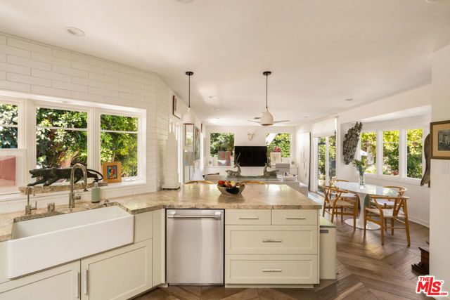 14161 Valley Vista Boulevard, Sherman Oaks, CA 91423