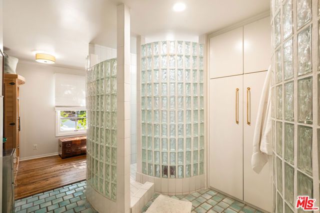 14161 Valley Vista Boulevard, Sherman Oaks, CA 91423