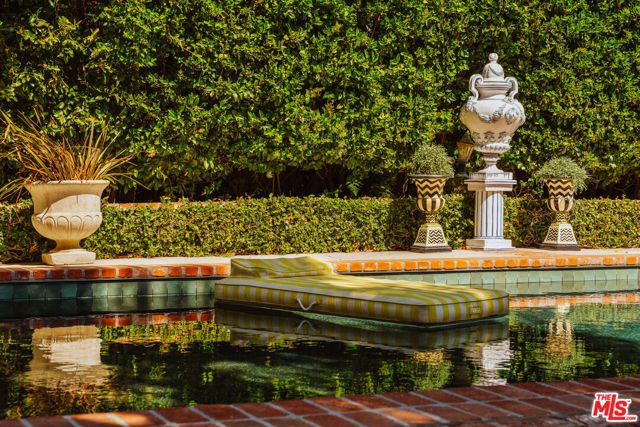 14161 Valley Vista Boulevard, Sherman Oaks, CA 91423