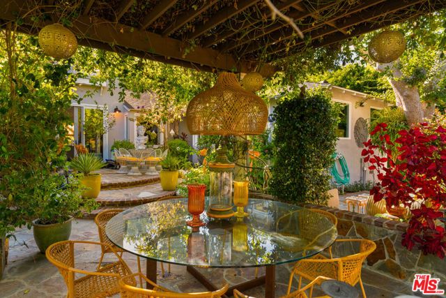 14161 Valley Vista Boulevard, Sherman Oaks, CA 91423