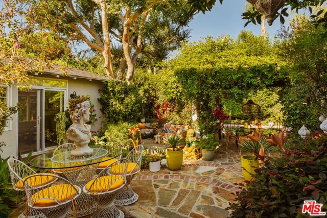 14161 Valley Vista Boulevard, Sherman Oaks, CA 91423