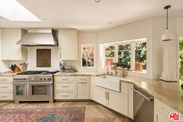 14161 Valley Vista Boulevard, Sherman Oaks, CA 91423