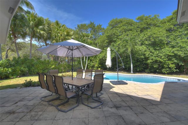 1125 Waterside Circle, Weston, FL 33327