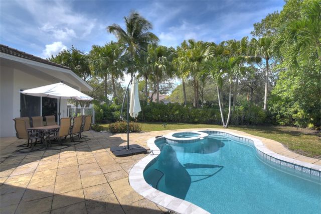 1125 Waterside Circle, Weston, FL 33327
