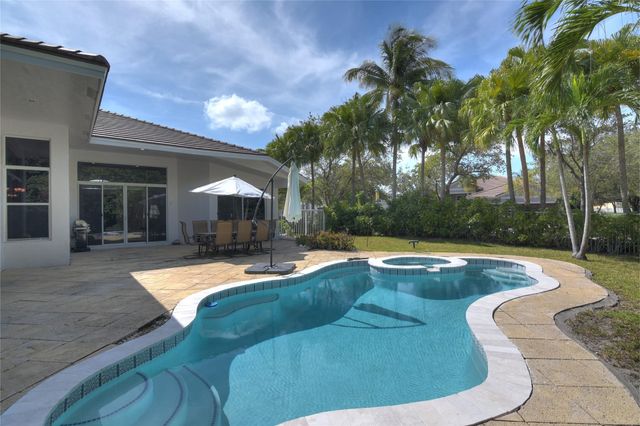 1125 Waterside Circle, Weston, FL 33327