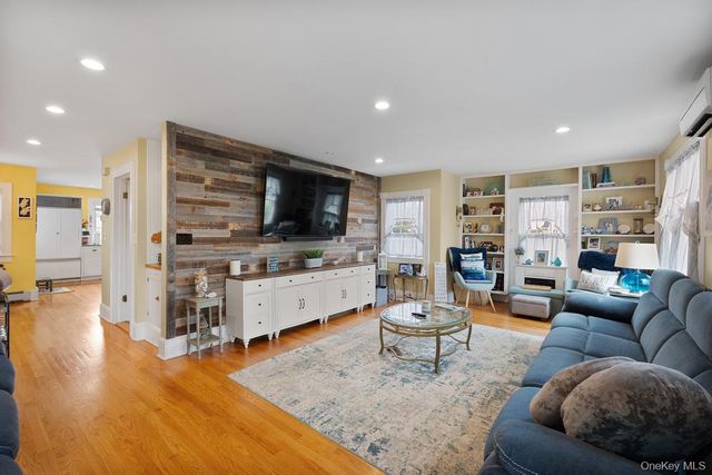 1 Dewey Avenue, Amityville, NY 11701