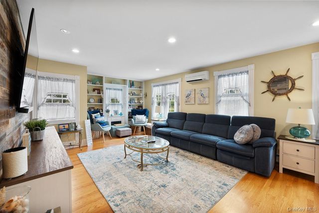 1 Dewey Avenue, Amityville, NY 11701